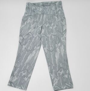 Lululemon, Women's Leggings Size 8,  Waist 28 in, Green Patterned. Pre-owned.